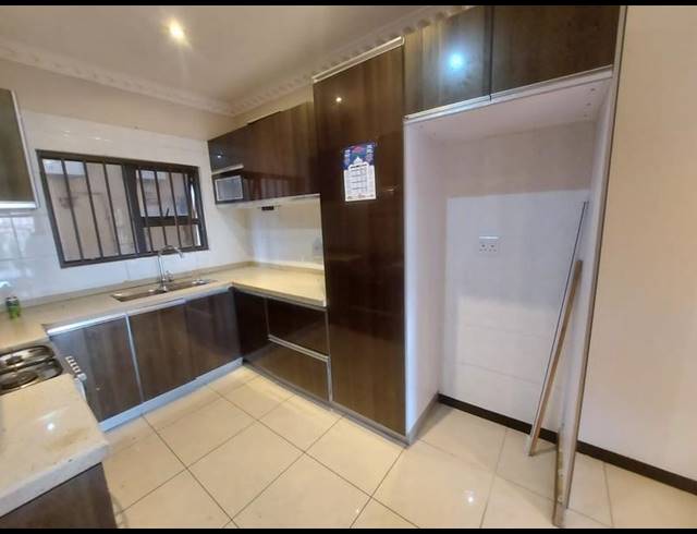 19 BEDROOM COMPLEX FOR SALE IN LAUDIUM